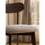 Chaise de salle à manger en chêne de qualité supérieure de couleur noyer, avec revêtement incurvé amovible et revêtement facile à nettoyer, idéale pour les espaces de réception et les espaces lounge. Entretien simple.