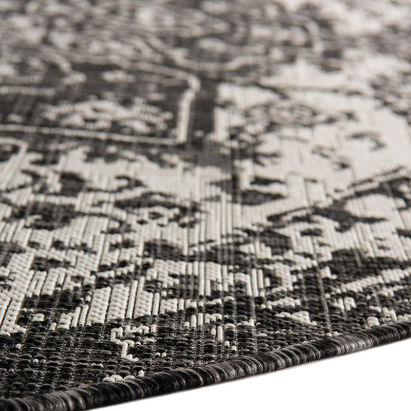 Tapis intérieur / extérieur Amada, Ovale 7 pi 10 po x 10 pi