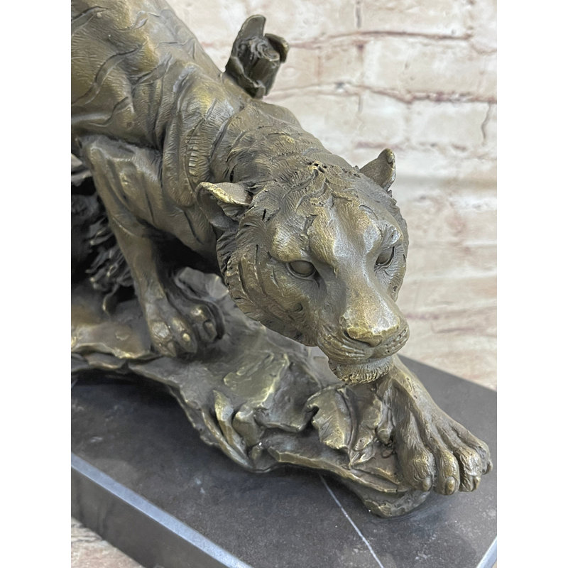 Sculpture tigre en bronze sur une base de marbre signée Bugatti