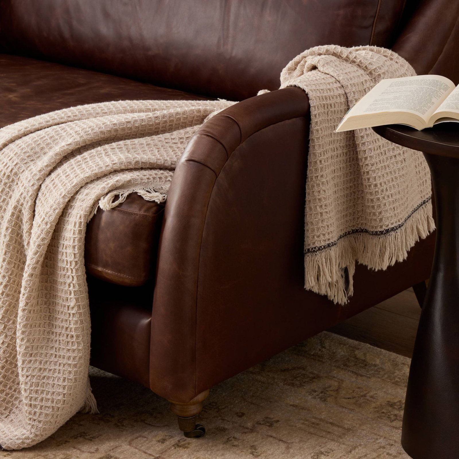 Lynne Sofa, Raleigh Cigar