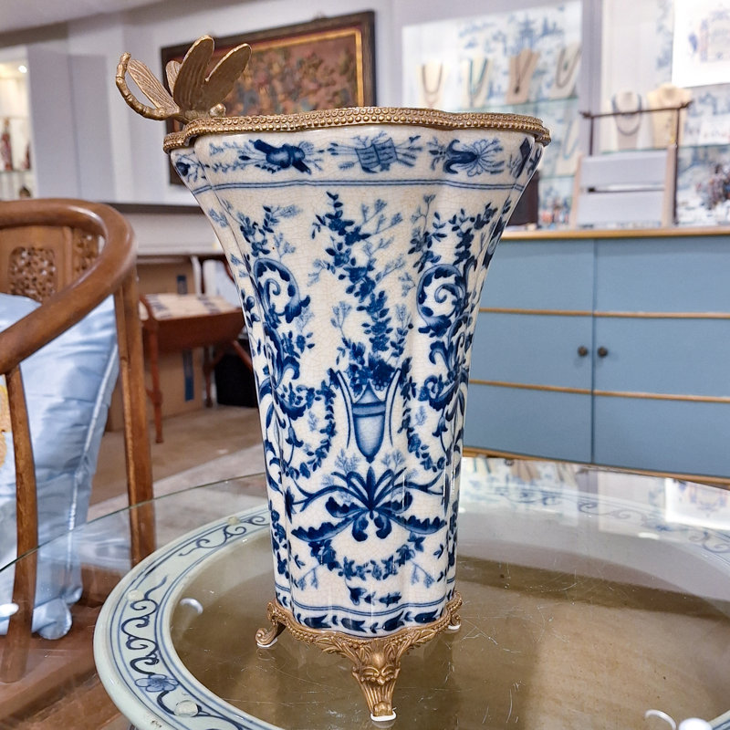 Vase en porcelaine décorative peint à la main
