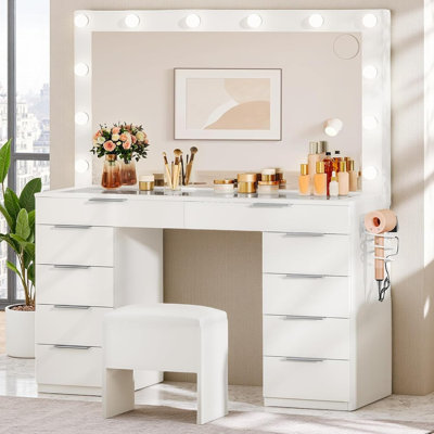 Ensemble de coiffeuse 46 po avec 10 tiroirs, ensemble de coiffeuse avec grand miroir à DEL, station de charge intégrée et fauteuil de rangement rembourré, coiffeuse avec modes d'éclairage 3 couleurs, blanc crème