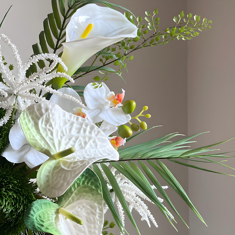 Ornements de fleurs simulées