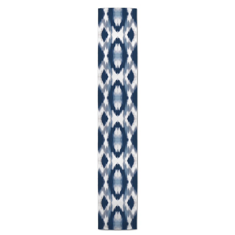 Chemin de table Westrick, 72 po x 16 po, Marine, Madeley Shibori ciel
