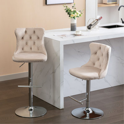 Tabourets de bar pivotants en velours à hauteur réglable de 25 à 33 pouces, tabourets de bar modernes à base chromée avec dossier capitonné confortable pour un pub à la maison et un îlot de cuisine, beige, ensemble de 2