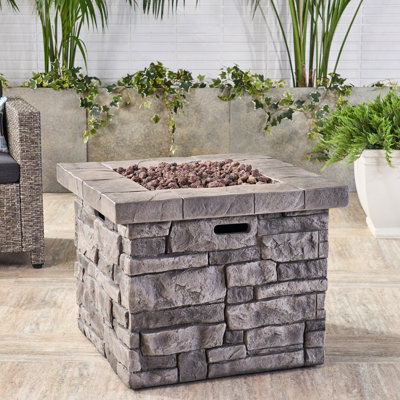 Foyer extérieur gris 40 000 de 76 cm (30 po). Élégance artisanale. Mettez en valeur votre jardin avec ce foyer carré. Un savoir-faire d'exception. Ajoutez une touche d'élégance à votre espace extérieur.