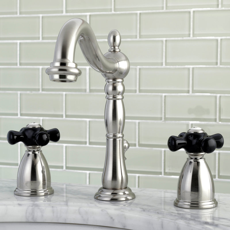Robinet de salle de bain espacé à deux poignées à 3 poignées avec bonde escamotable Kingston Brass Duchess, Nickel brossé