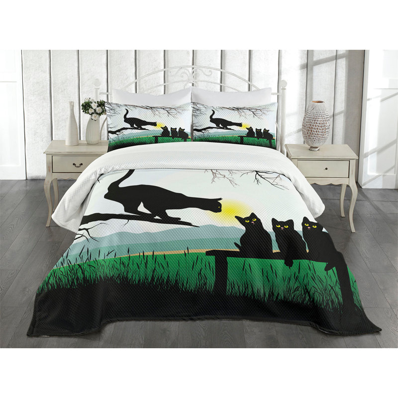 Queen White Quilted Bedspread Set with Cat Design