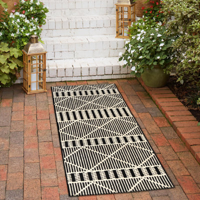 Outdoor Preen Area Rug Black-Ivory Color