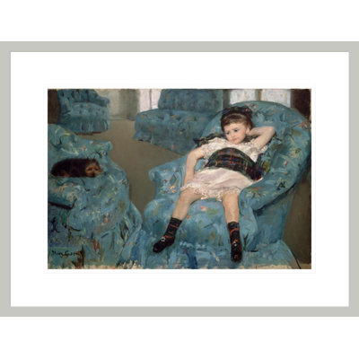 Petite fille dans un fauteuil bleu par Mary Cassatt