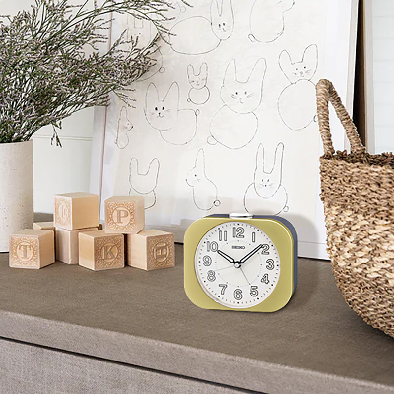 QHE206GLH Basic Alarm Clock, Golden, Gold