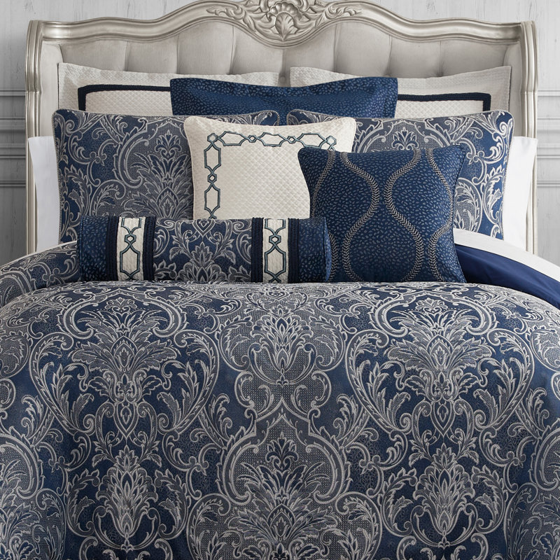 Coussin décoratif bleu marine 18 po x 18 po Blarney