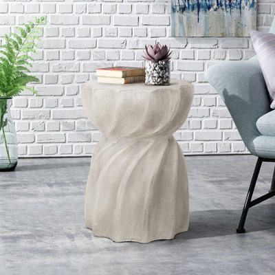 Table d'appoint en béton légère avec plateau en soleil pour une élégance et une durabilité extérieures