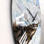 Paysage d'hiver avec montagnes enneigées - Horloge murale traditionnelle-60281383