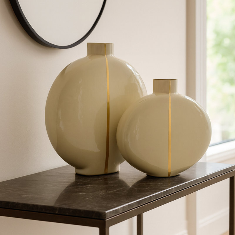 Paire de vases de table Santara, Ivoire, H 9,50 po x l 9,50 po x P 2,50 po