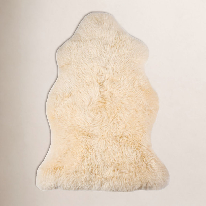 Tapis en peau de mouton fait à la main Izola, 6 pi x 7 pi
