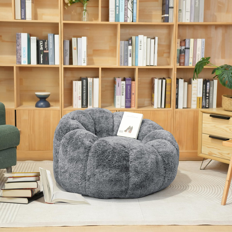 Pouf fauteuil, Fausse fourrure grise