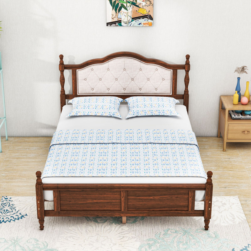 Grand lit plateforme en bois avec tête de lit tapissier