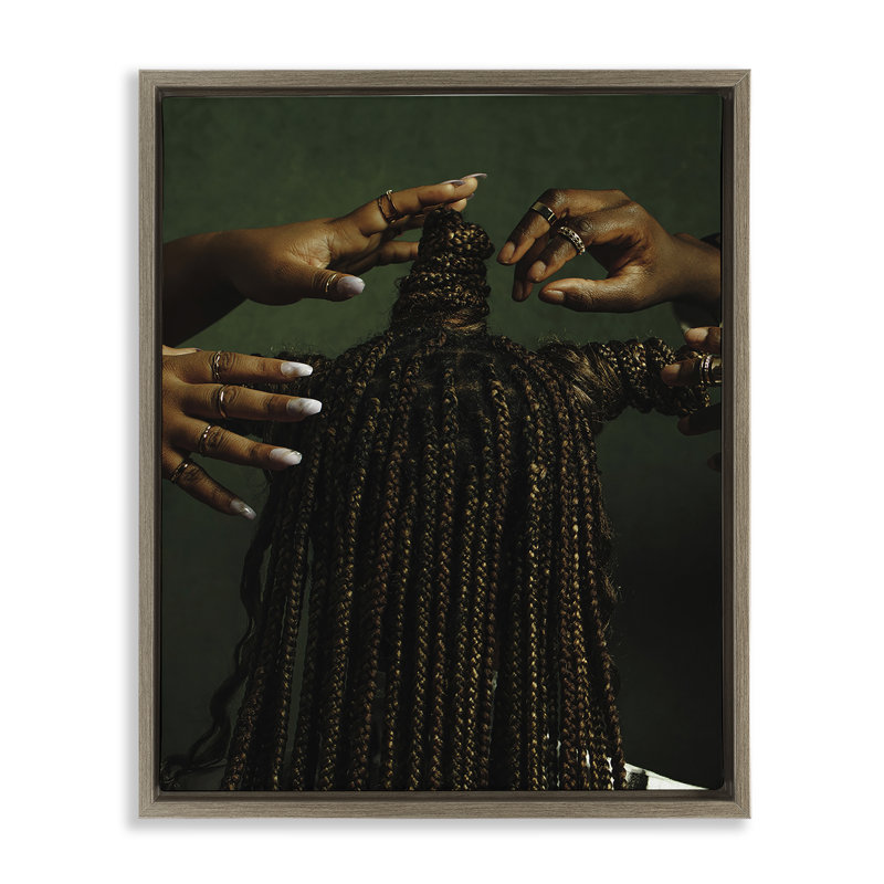  "Femmes tressées", art mural sur toile flottante par Oladimeji Odunsi, H 21 po x l 17 po, Cadre flottant orme Montalcino