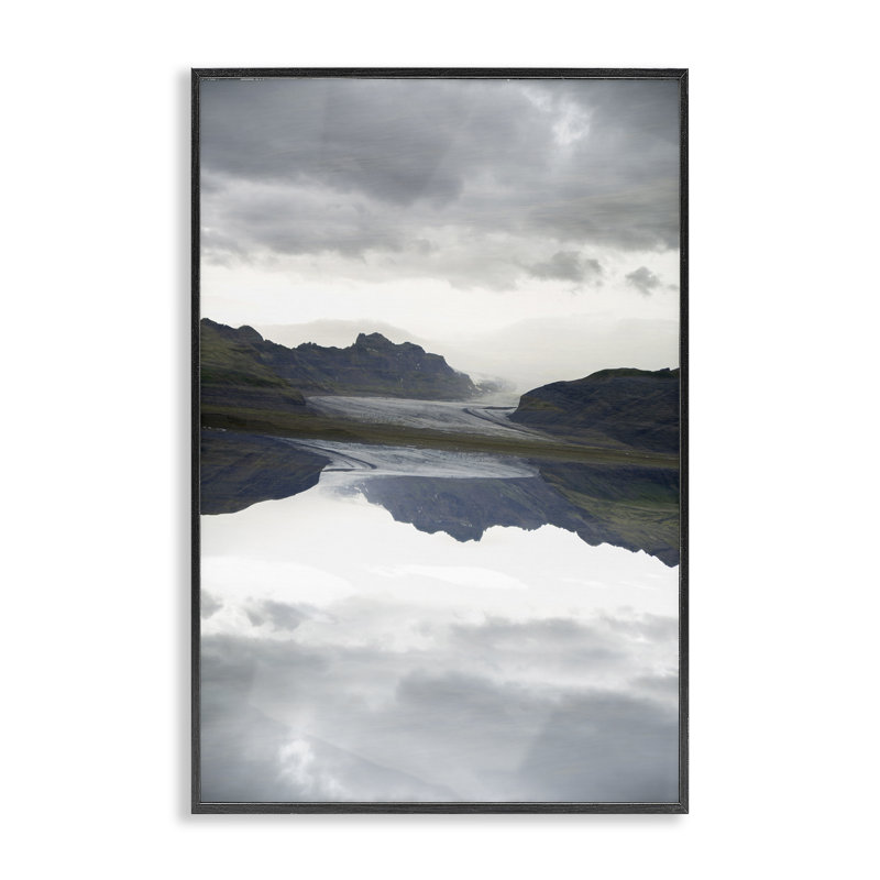 Giclée encadrée par Ice Roadtrip Reflection, design par Robin Vandenabeele, H 18 po x l 12 po, Giclée encadrée noir minuit