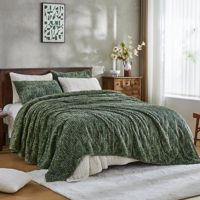Wonderful Luxury Milky Velvet Quilt Set