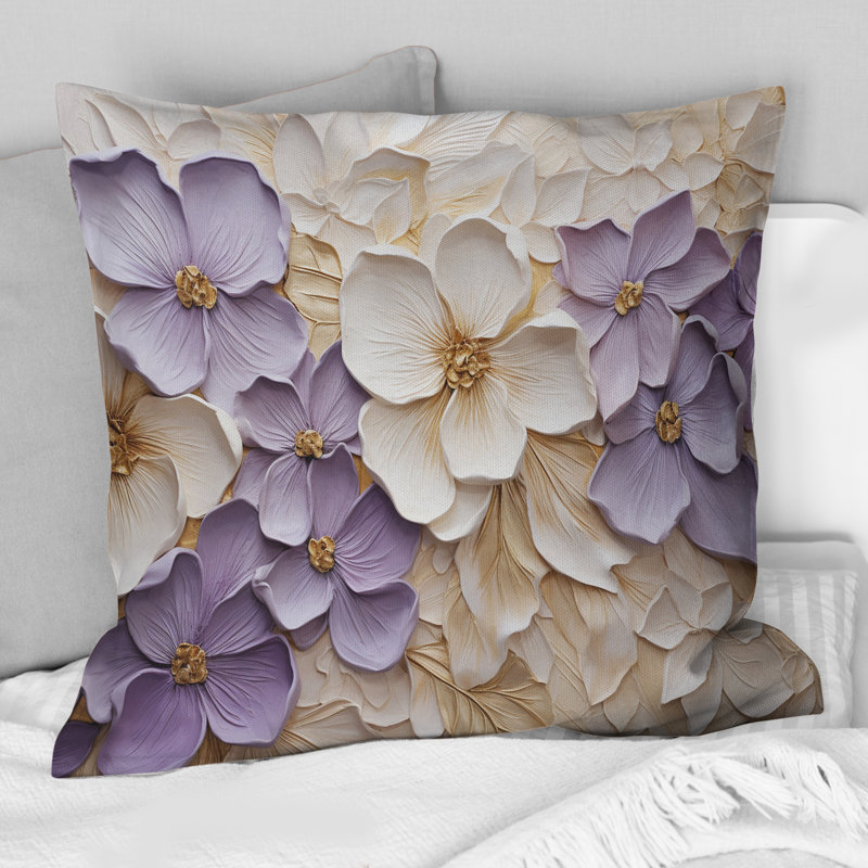 Coussin violet et blanc