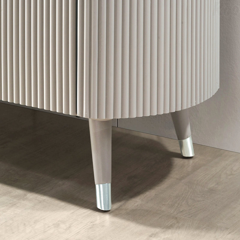 Table de chevet 1pc gris clair, style contemporain avec plateau en pierre, poignées chromées et détails argentés