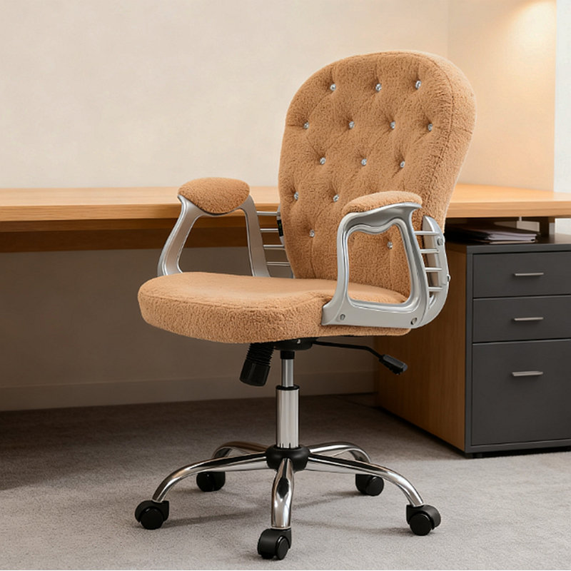 Chaise Kimar avec accoudoirs rembourrés, Ours en peluche, Brun