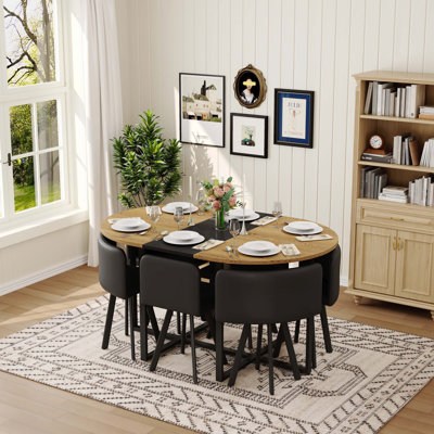 Salle à manger ovale moderne, plateau de table en grain de bois bicolore et chaises en similicuir noir