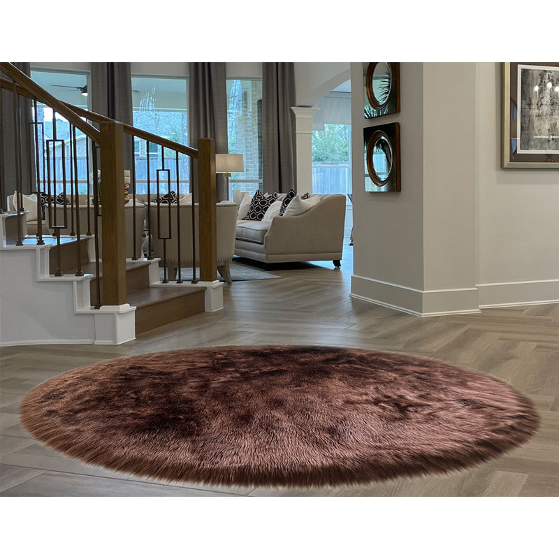 Mar Vista Faux Sheepskin Indoor Rug, Oval 2'6" x 7'