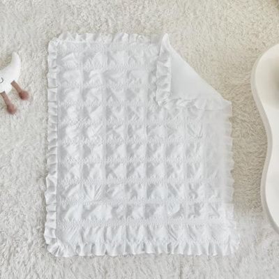 Ensemble de literie pour lit de bébé à volants Édredon matelassé pour bébé avec drap-housse et jupe de lit - Mignon doux et respirant Seersucker