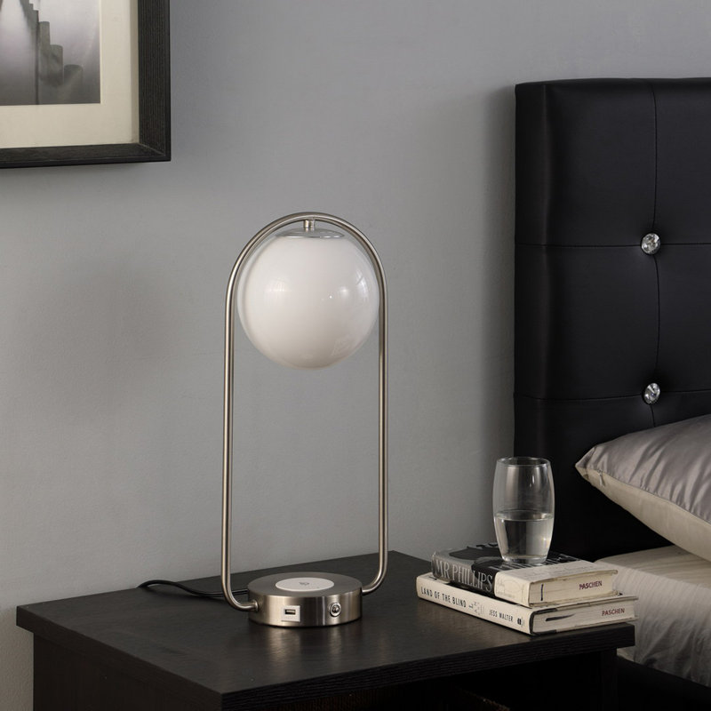 Lampe de table rétro 19,25 po Neilsen avec station de charge et port USB