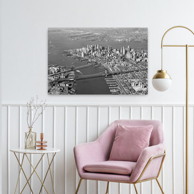 Vue aérienne des années 1950 du centre-ville de Manhattan East et des rivières Hudson dans le port de Brooklyn et des ponts de Manhattan