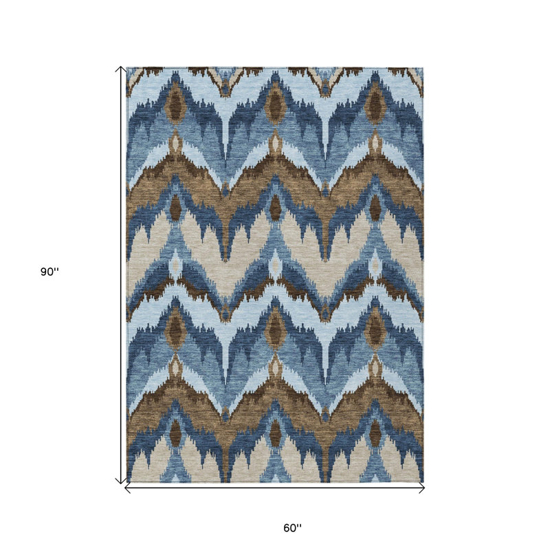 Tapis intérieur / extérieur lavable en ikat bleu et bleu ciel 5 pi x 8 pi HomeRoots