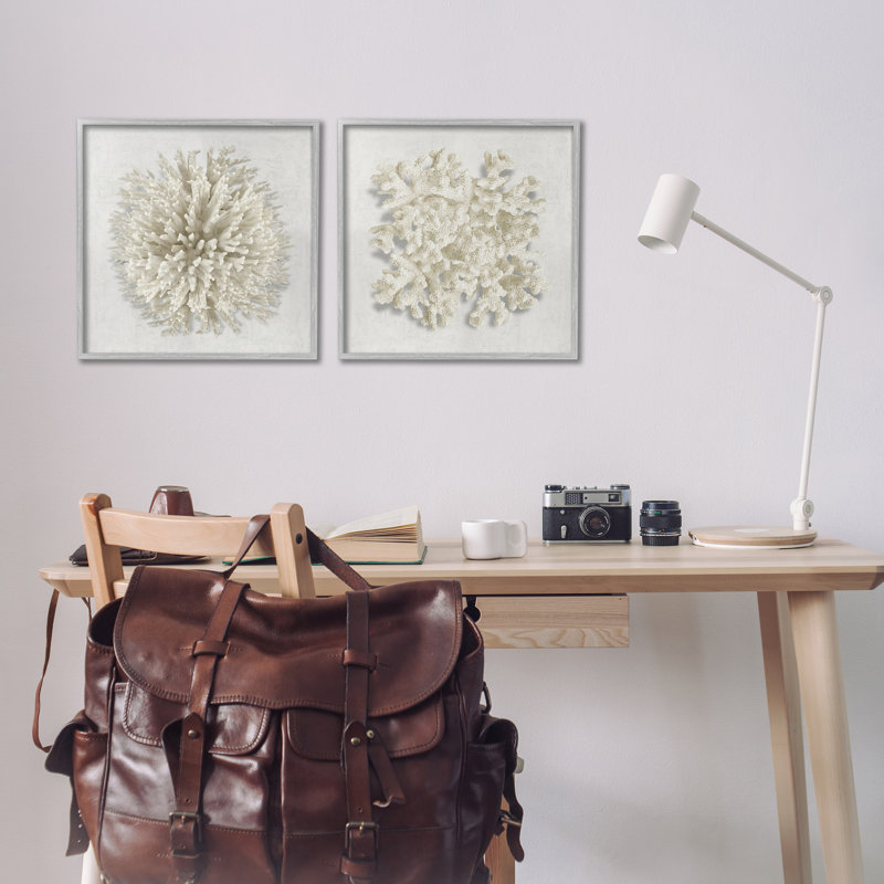 Ensemble de 2 giclées encadrées distinctes en corail naturel, design par Caroline Kelly, H 17 po x l 17 po