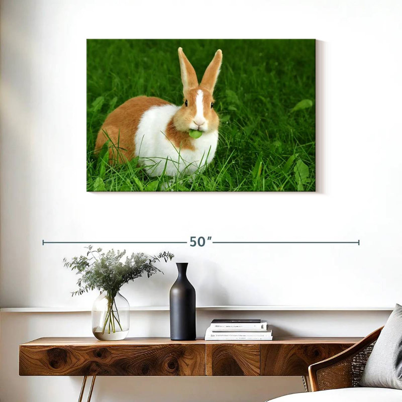 Lapin mangeant une feuille, H 24 po x l 36 po