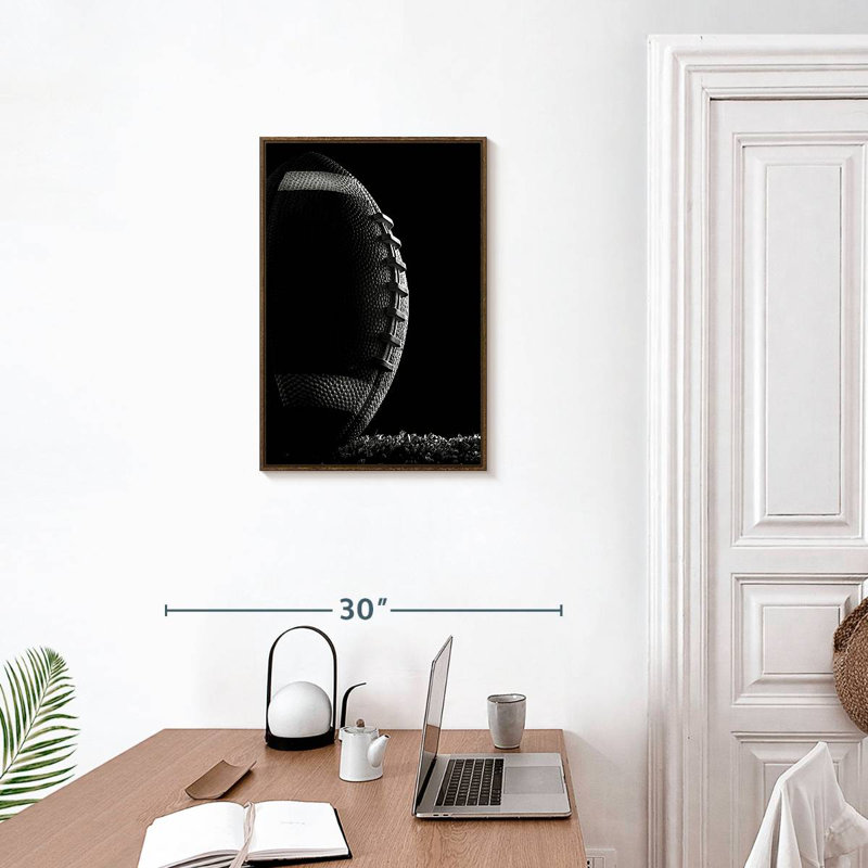 Football monochrome, 17 po x 25 po, Cadre flottant noyer