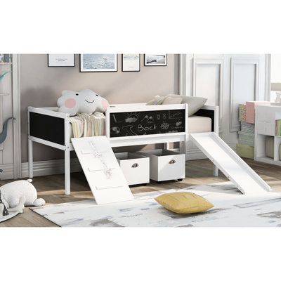 Lit mezzanine simple blanc avec rangement. Grimper et explorer le cadre. Bois de pin massif pour plus de stabilité. Double tableau noir amusant d'apprentissage de la créativité. Safe Slide A Pleasant Wake-Up. Utilisation pratique des boîtes de rangement en contreplaqué