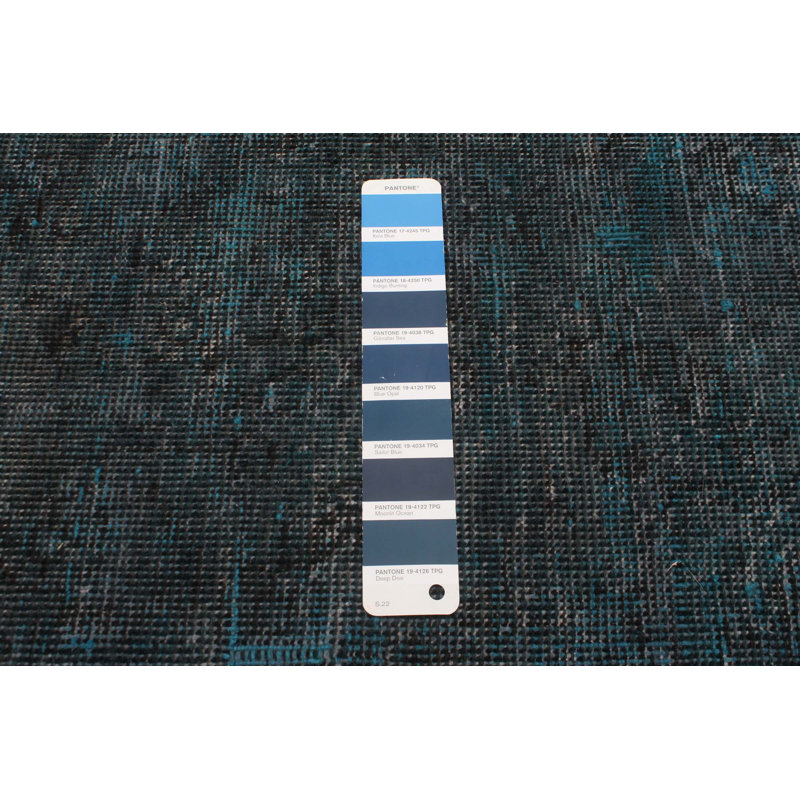 Tapis bleu marine à transition de couleur 6 pi 5 po x 10 pi 9 po