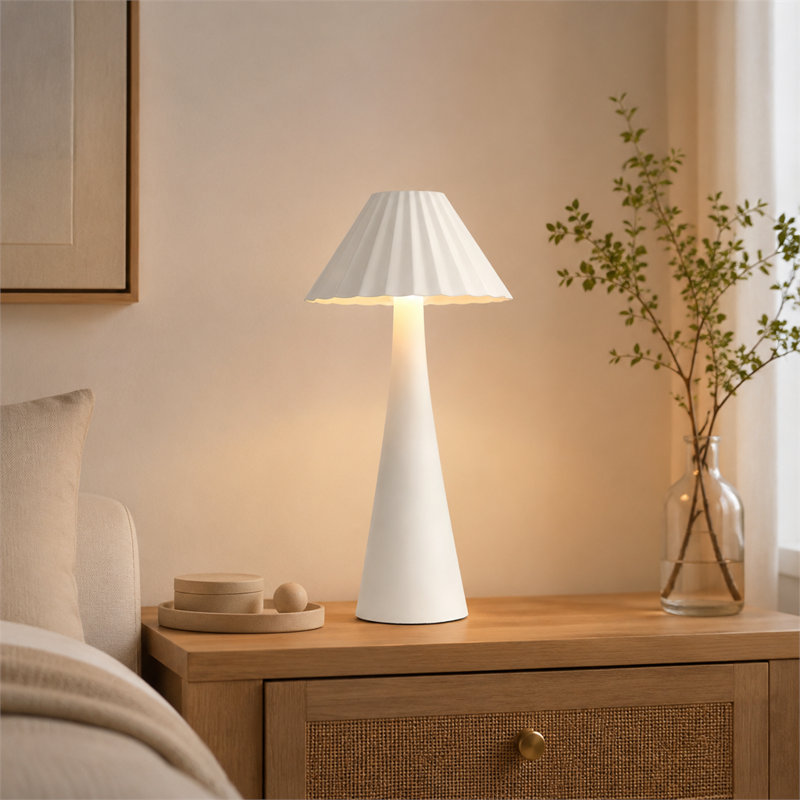 Ensemble de 2 lampes de table DEL blanches rechargeables et tactiles, avec corps en métal intégré, abat-jour plissé en métal, intensité variable, batterie 3000 mAh, sans fil et portable, idéales pour la chambre, le bureau et l'extérieur.