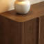 Buffet simple et spacieux-811066782-811066783