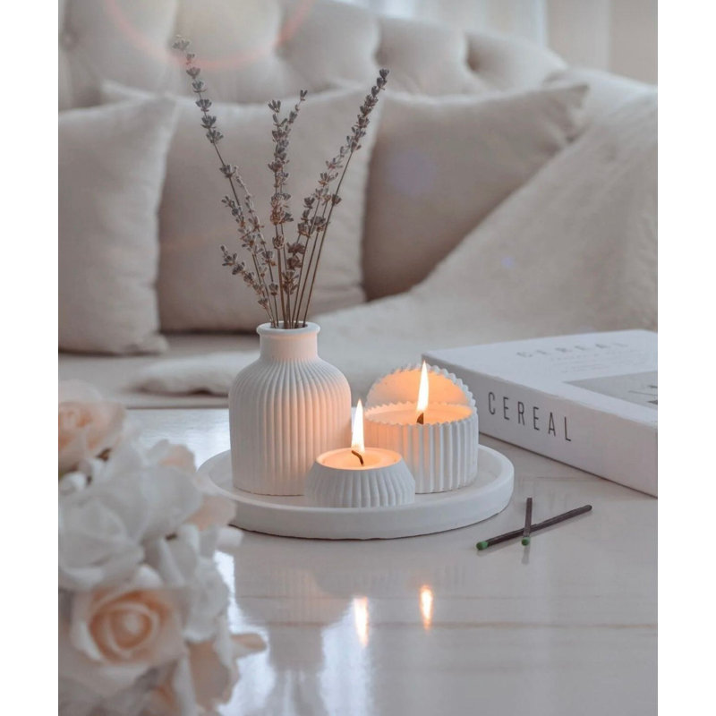 Élégante bougie - 100% béton avec 100% de cire de soja, comprend un plateau (7,1 x 7,1 po), un vase (3,7 x 2,8 po), une grande bougie chauffe-plat (3,5 x 3,5 po / 2,7 oz liq.), Une petite bougie chauffe-plat (1,2 x 2,4 po) 1,4 oz liq.) | Parfum vanille et ambre, temps de combustion de 20 à 22 heures, parfait pour la décoration intérieure