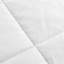 Couverture en duvet synthétique blanc-128941604
