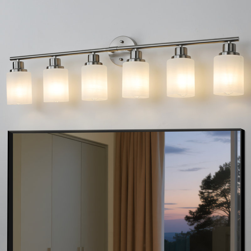 Éclairage pour salle de bain 4 lumières avec abat-jour en verre blanc givré, H 10,2 po x l 24,4 po x P 6,3 po, Nickel satiné