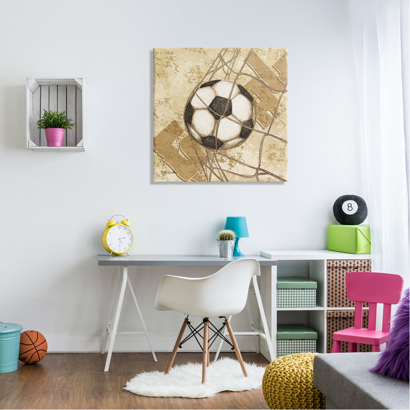 «Soccer Ball in But» par Nidhi Wadhwa - impression sur toile tendue, H 30 po x l 30 po x P 1,5 po