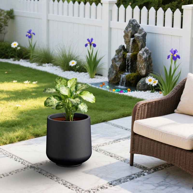 Grand pot à fleurs rond en béton noir mat 17 po (avec intérieur amélioré) avec trous de drainage pour l'intérieur et l'extérieur