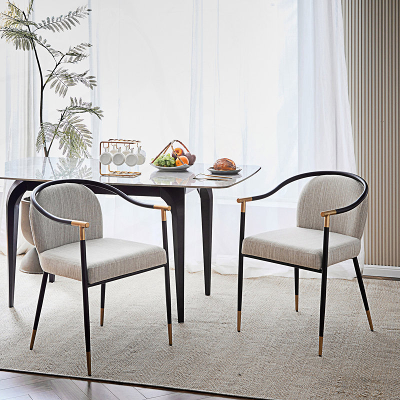 Chaise rembourrée moderne avec accoudoirs en métal, Beige