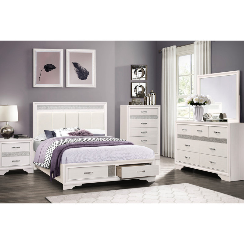 Grand lit moderne avec tête de lit tapissier en similicuir, rangement et tiroirs, style, finition blanche, accent de paillettes argentées, cadre de tête de lit plateforme en bois, pièce de chambre à coucher