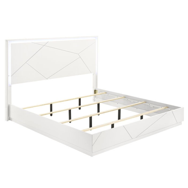 Grand lit avec tête de lit géométrique et éclairage à DEL intégré. Finition laquée ultrabrillante sur bois stable pour chambre à coucher de style contemporain