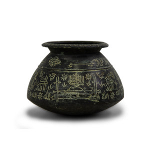 Vase angulaire avec calligraphie